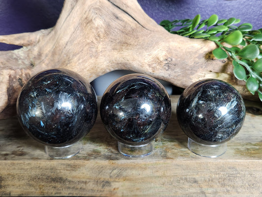 Astrophyllite with Garnet | Spheres
